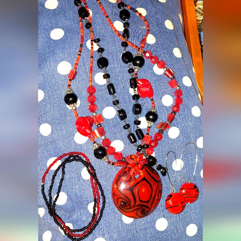 5 Pc-2 Vintage Glass Red and Black Beaded Necklace Set With Earrings & Bracelets